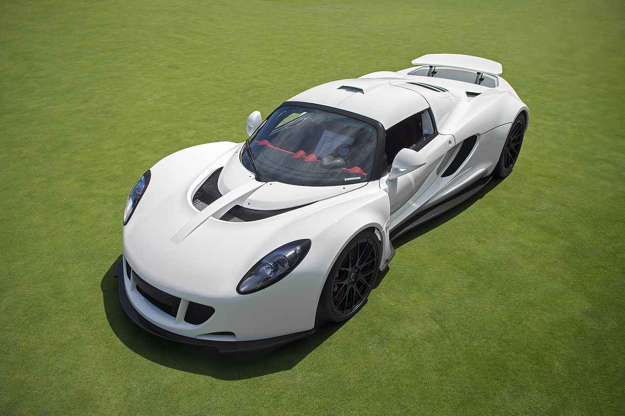 Hennessey Venom GT em uma pista de testes